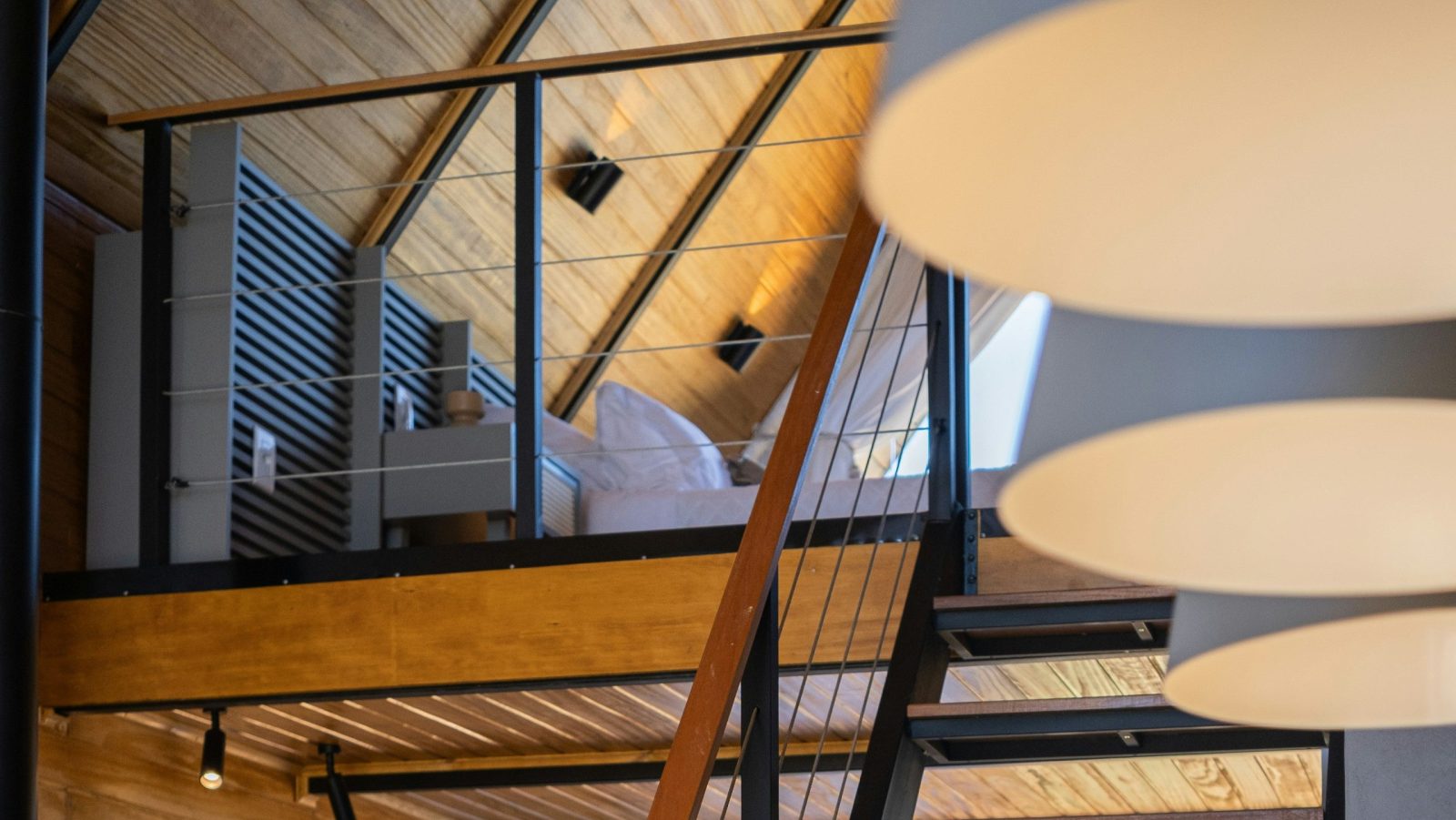 Sécuriser une mezzanine ouverte : ce que change un garde-corps bien pensé